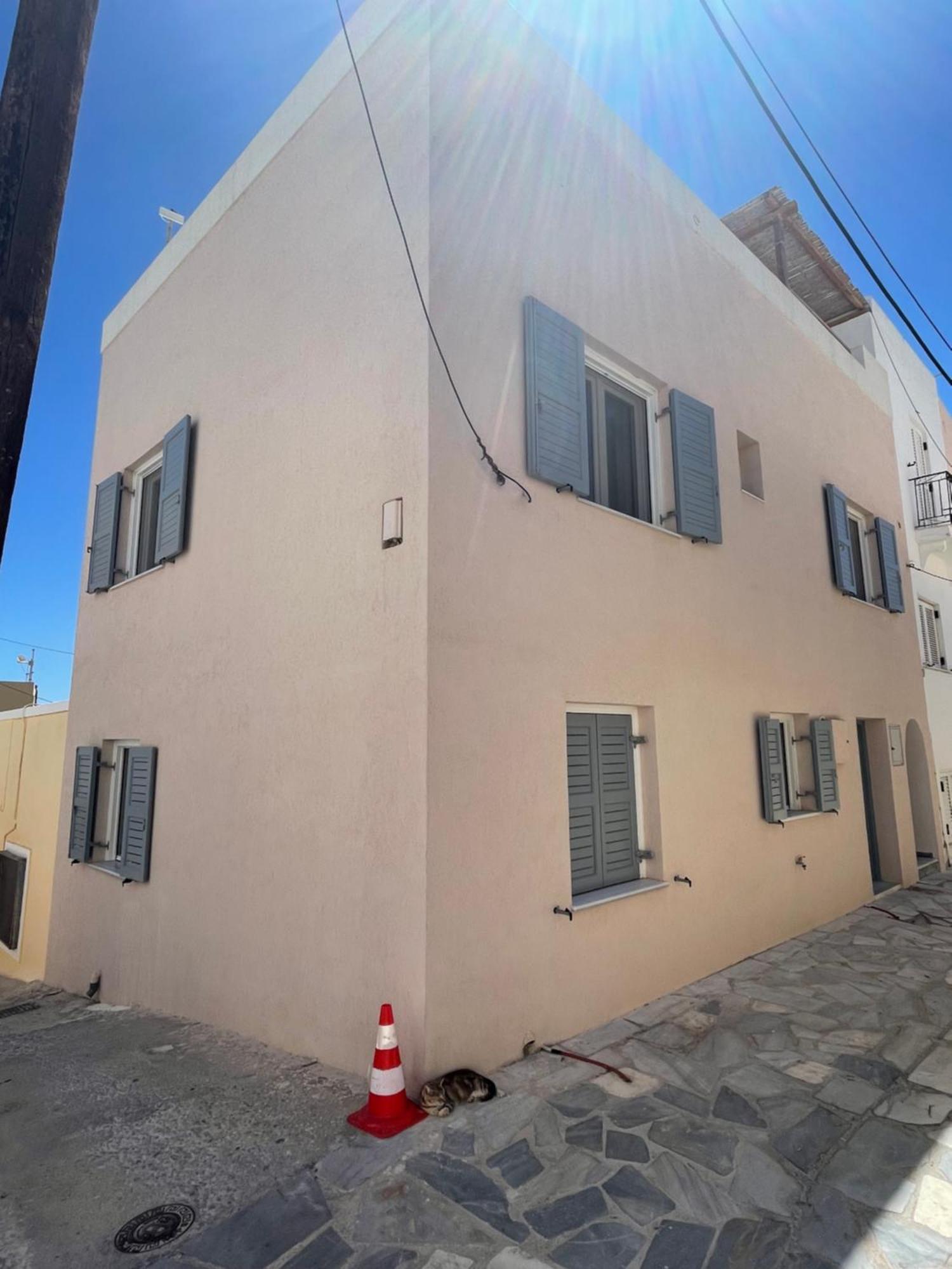 Modern & Comfortable House In The City Center Ermoupoli Exterior photo