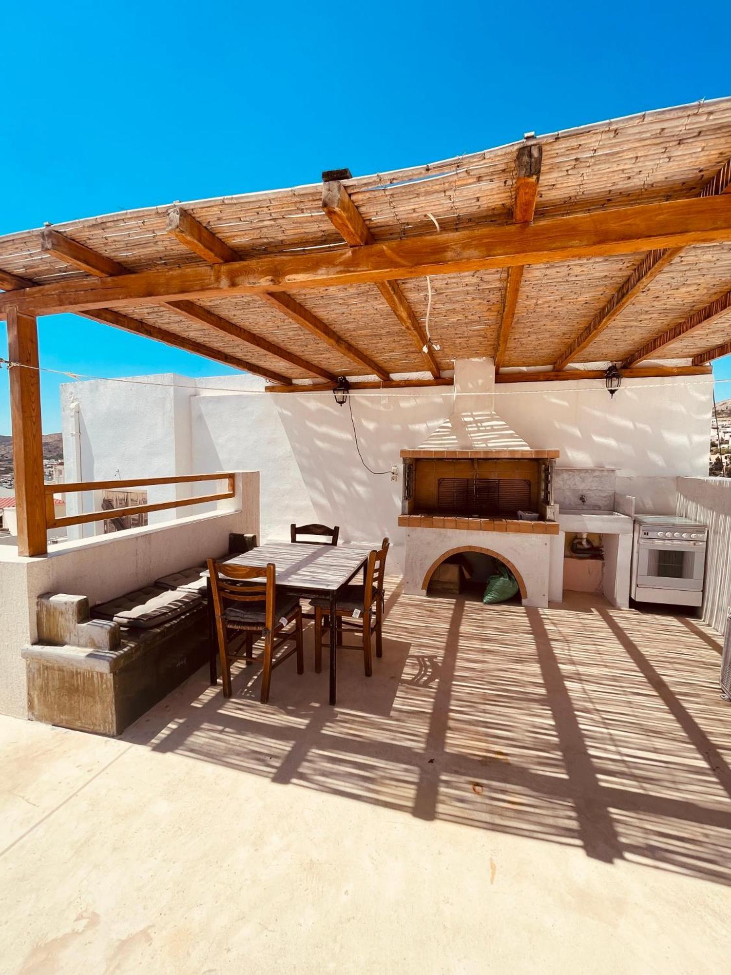 Modern & Comfortable House In The City Center Ermoupoli Exterior photo